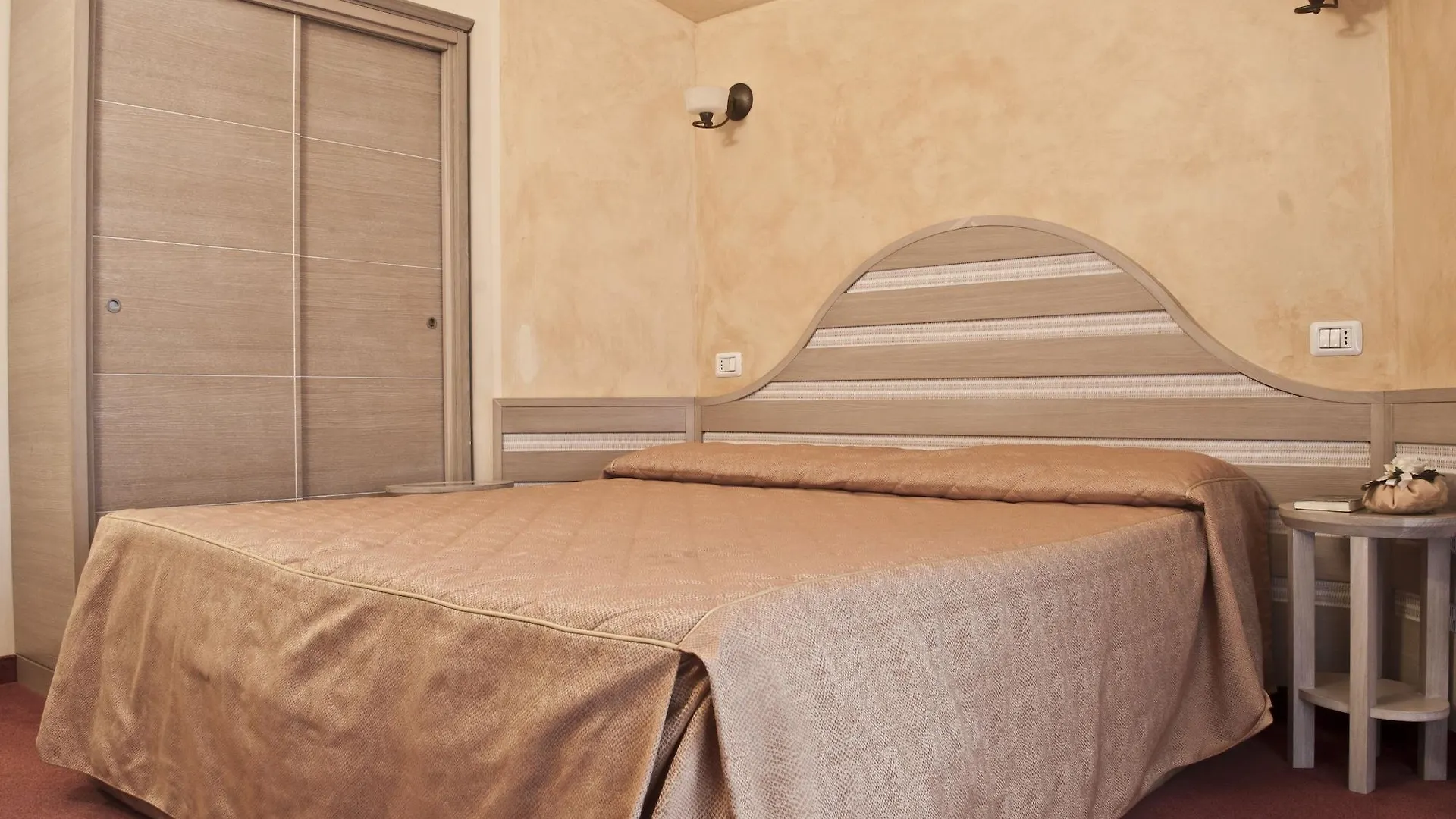 Hotel Nedy Marina di Massa 3*,