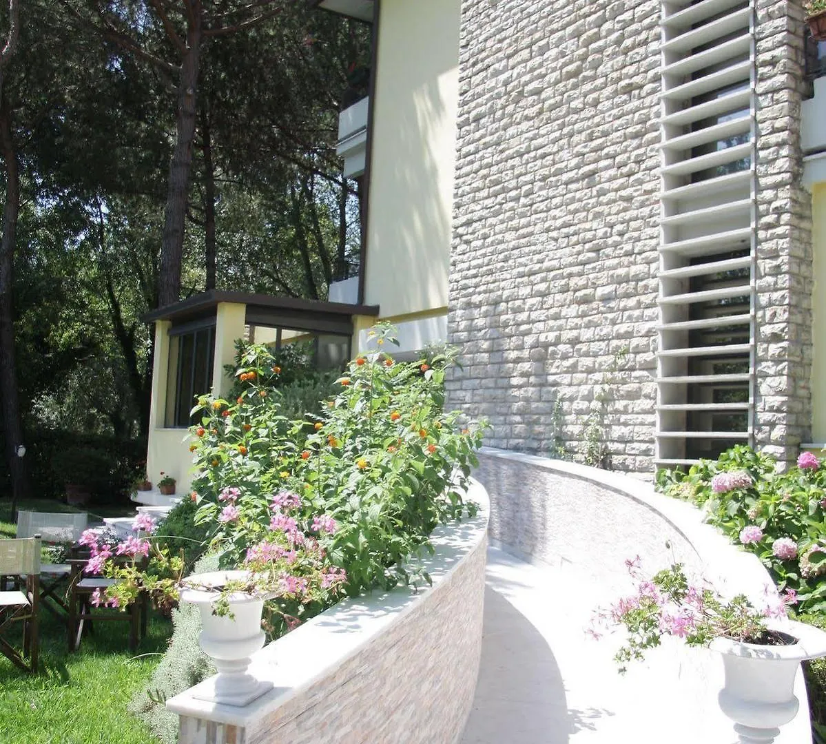 Hotel Nedy Marina di Massa 3*,  Italien